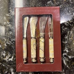 Julia Knight Spreader Knife Set of 4 Mother of Pearl Mosaic